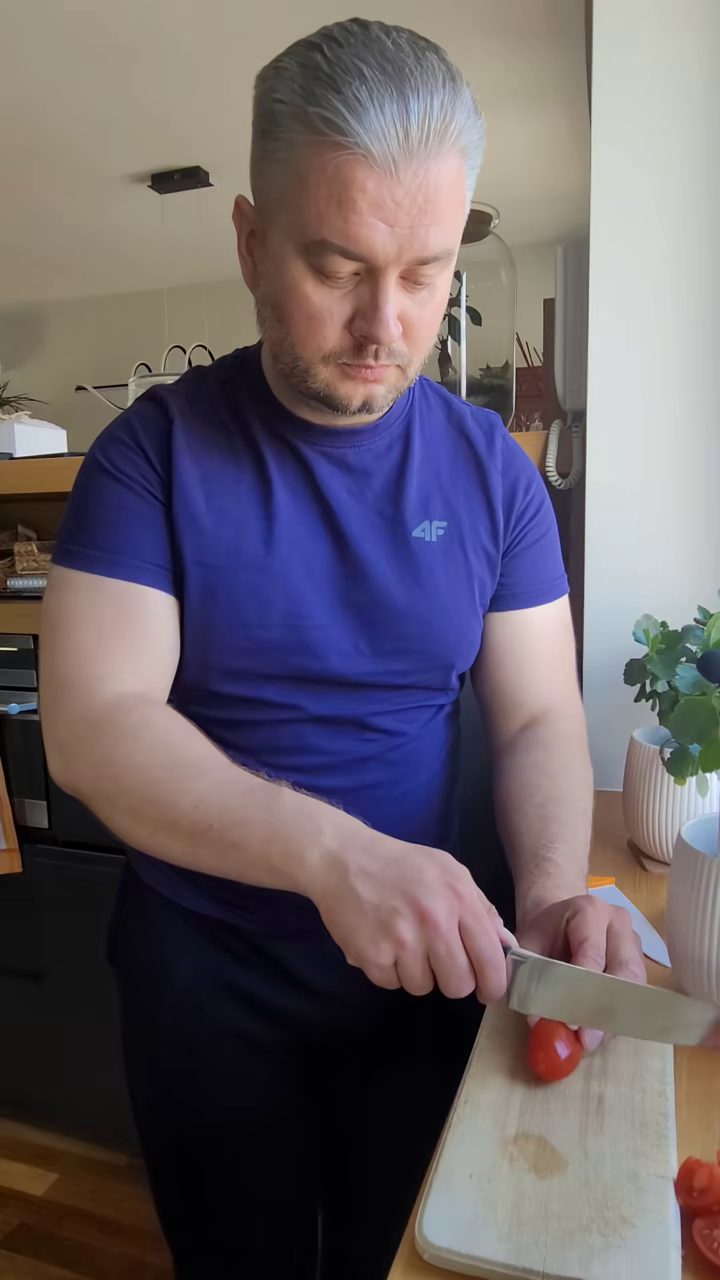 Jak naostrzyć nóż ostrzałką — krok 6