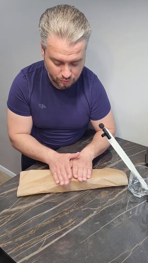 Jak zawinąć kanapkę w papier — krok 3