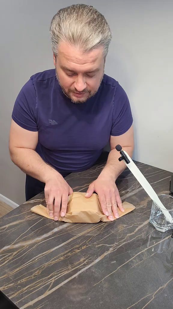Jak zawinąć kanapkę w papier — krok 4